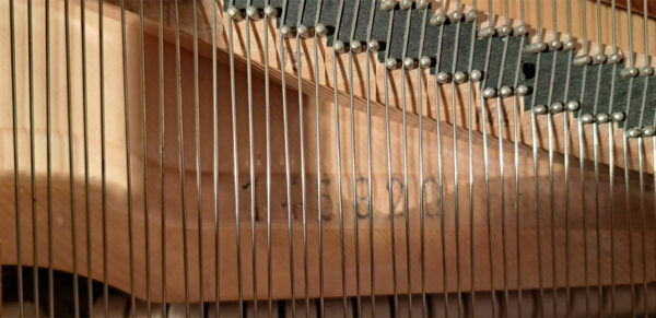 Piano SEILER blanc – Image 10