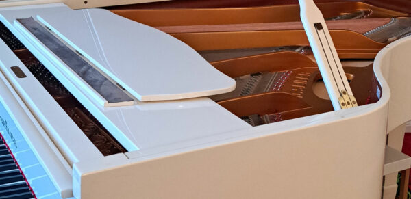 Piano SEILER blanc – Image 4