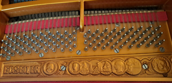 Piano SEILER blanc – Image 9